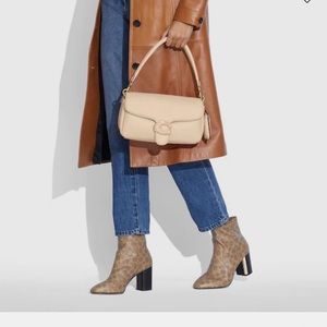 Coach pillow tabby 26